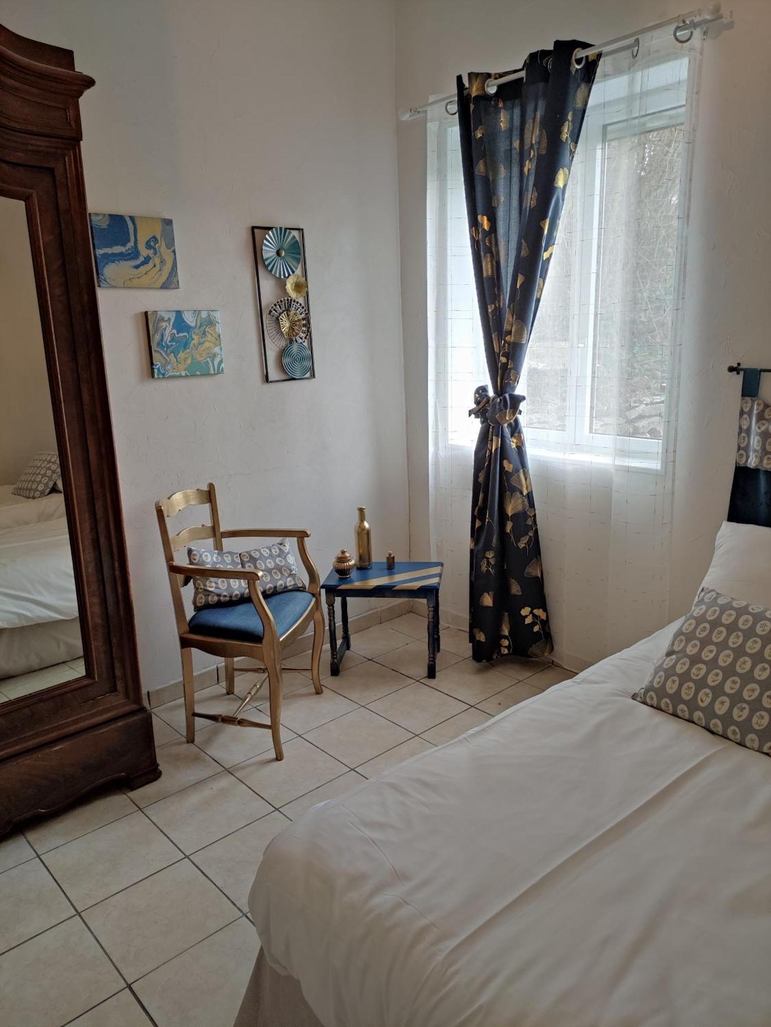 Bleu Bonheur Bed & Breakfast Dennevy Phòng bức ảnh